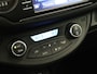 Toyota Yaris 1.5 Hybrid Premium - ORIGINEEL NEDERLANDSE AUTO - PANORAMADAK - PARKEERSENSOREN VOOR EN ACHTER - KEYLESS ENTRY & START - NAVIGATIE - ACHTERUITRIJ CAMERA - HOMMEL ONDERHOUDEN