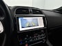 Jaguar F-Pace 2.0 Portfolio AWD 30t | 301PK | NL-AUTO | GOED ONDERH | CARPLAY | CLIMATE | ACHTERCAM | LANE ASS | CRUISECONTRL |