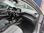 Peugeot 208 1.2 Turbo 100 PK Allure | Navigatie via Telefoon | All Season banden | 360 Graden Camera | LED Verlichting | Climate Control | Dode Hoek Detectie | Voor + Achter Parkeersensoren | 16" Lichtmetalen Velgen |