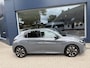 Peugeot 208 1.2 Turbo 100 PK Allure | Navigatie via Telefoon | All Season banden | 360 Graden Camera | LED Verlichting | Climate Control | Dode Hoek Detectie | Voor + Achter Parkeersensoren | 16" Lichtmetalen Velgen |