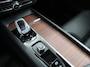 Volvo XC60 2.0 T6 398pk Plug-in hybrid AWD Ultimate Dark Bowers &Wilkins Premium Sound system Navigatie Google Panorama dak Camera Extra Getint glas Stoelen met massage functie