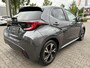 Toyota Yaris HYBRID 115 DYNAMIC COMFORT-PACK STOEL/STUURVERW BLIND-SPOT PARK-SENSOREN APPLE/ANDROID NAVI CLIMA AD-CRUISE
