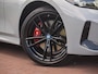 BMW 3-Serie 330e | Iconic Glow Nieren | M-Pakket | Panoramadak | Trekhaak | 360 Camera | Sfeerverlichting | Harman Kardon |