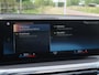 BMW 3-Serie 330e | Iconic Glow Nieren | M-Pakket | Panoramadak | Trekhaak | 360 Camera | Sfeerverlichting | Harman Kardon |