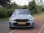 BMW 3-Serie 330e | Iconic Glow Nieren | M-Pakket | Panoramadak | Trekhaak | 360 Camera | Sfeerverlichting | Harman Kardon |