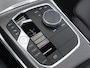 BMW 3-Serie 330e | Iconic Glow Nieren | M-Pakket | Panoramadak | Trekhaak | 360 Camera | Sfeerverlichting | Harman Kardon |