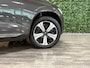 Volvo XC60 T6 AWD Recharge Plus Dark | Trekhaak | Harman Kardon | All Season banden | Stoelverwarming voor+achter | Stuurwielverwarming | Standkachel met Volvo On Call App | Cruise Control | Elektrische voorstoelen geheugen | Lederen bekleding | Zitting verlenging voorstoelen | Schuifdak | Parkeercamera | Google Infotainment | 19 Inch | Keyless Drive | Parkeersensoren voor+achter | Privacy Glass | DAB Radio | Apple Carplay/Android Auto | Draadloos telefoon opladen | Volvo On Call met mobiele App functie | Platinum Grey Metallic |