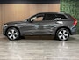 Volvo XC60 T6 AWD Recharge Plus Dark | Trekhaak | Harman Kardon | All Season banden | Stoelverwarming voor+achter | Stuurwielverwarming | Standkachel met Volvo On Call App | Cruise Control | Elektrische voorstoelen geheugen | Lederen bekleding | Zitting verlenging voorstoelen | Schuifdak | Parkeercamera | Google Infotainment | 19 Inch | Keyless Drive | Parkeersensoren voor+achter | Privacy Glass | DAB Radio | Apple Carplay/Android Auto | Draadloos telefoon opladen | Volvo On Call met mobiele App functie | Platinum Grey Metallic |