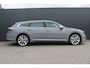 Volkswagen Arteon Shooting Brake 1.4 TSI eHybrid Elegance Business+ | Incl. 12 maanden garantie | Trekhaak | Schuif/kantel dak | Stoelen verwarmd | Achteruitrijcamera | Parkeersensoren | Apple carplay/Android auto | Climate control | Adaptive cruise control | Airco | Bluetooth | DAB | Lichtmetalen velgen