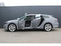 Volkswagen Arteon Shooting Brake 1.4 TSI eHybrid Elegance Business+ | Incl. 12 maanden garantie | Trekhaak | Schuif/kantel dak | Stoelen verwarmd | Achteruitrijcamera | Parkeersensoren | Apple carplay/Android auto | Climate control | Adaptive cruise control | Airco | Bluetooth | DAB | Lichtmetalen velgen