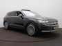 Volkswagen Touareg 3.0 TSi eHybrid 4MOTION Elegance Panoramaschuif-kanteldak - IQ Light - Geventileerde stoelen - Leer - Head-updisplay - Trekhaak - 360 Camera -Luchtvering