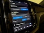 Volvo XC60 B5 Plus Dark | Trekhaak | Schuifdak | Parkeercamera | Stoelverwarming | Lederen Dashboard | Elektrische voorstoelen geheugen | Google Infotainment | R-Design contourstoelen met wit stiksel en bies | Zitting verlenging voorstoelen | Offblack hemelbekleding | Keyelss Drive | 21 Inch | Cruise Control | Elektrisch bedienbare achterklep | Draadloos telefoon opladen | Parkeersensoren voor+achter | Privacy Glass | DAB Radio | Alarm Klasse III | Apple Carplay/Android Auto | Volvo On Call met mobiele App functie | Thunder Grey Metallic |