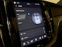 Volvo XC60 B5 Plus Dark | Trekhaak | Schuifdak | Parkeercamera | Stoelverwarming | Lederen Dashboard | Elektrische voorstoelen geheugen | Google Infotainment | R-Design contourstoelen met wit stiksel en bies | Zitting verlenging voorstoelen | Offblack hemelbekleding | Keyelss Drive | 21 Inch | Cruise Control | Elektrisch bedienbare achterklep | Draadloos telefoon opladen | Parkeersensoren voor+achter | Privacy Glass | DAB Radio | Alarm Klasse III | Apple Carplay/Android Auto | Volvo On Call met mobiele App functie | Thunder Grey Metallic |