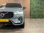 Volvo XC60 B5 Plus Dark | Trekhaak | Schuifdak | Parkeercamera | Stoelverwarming | Lederen Dashboard | Elektrische voorstoelen geheugen | Google Infotainment | R-Design contourstoelen met wit stiksel en bies | Zitting verlenging voorstoelen | Offblack hemelbekleding | Keyelss Drive | 21 Inch | Cruise Control | Elektrisch bedienbare achterklep | Draadloos telefoon opladen | Parkeersensoren voor+achter | Privacy Glass | DAB Radio | Alarm Klasse III | Apple Carplay/Android Auto | Volvo On Call met mobiele App functie | Thunder Grey Metallic |