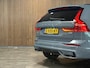 Volvo XC60 B5 Plus Dark | Trekhaak | Schuifdak | Parkeercamera | Stoelverwarming | Lederen Dashboard | Elektrische voorstoelen geheugen | Google Infotainment | R-Design contourstoelen met wit stiksel en bies | Zitting verlenging voorstoelen | Offblack hemelbekleding | Keyelss Drive | 21 Inch | Cruise Control | Elektrisch bedienbare achterklep | Draadloos telefoon opladen | Parkeersensoren voor+achter | Privacy Glass | DAB Radio | Alarm Klasse III | Apple Carplay/Android Auto | Volvo On Call met mobiele App functie | Thunder Grey Metallic |