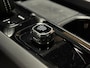 Volvo XC60 B5 Plus Dark | Trekhaak | Schuifdak | Parkeercamera | Stoelverwarming | Lederen Dashboard | Elektrische voorstoelen geheugen | Google Infotainment | R-Design contourstoelen met wit stiksel en bies | Zitting verlenging voorstoelen | Offblack hemelbekleding | Keyelss Drive | 21 Inch | Cruise Control | Elektrisch bedienbare achterklep | Draadloos telefoon opladen | Parkeersensoren voor+achter | Privacy Glass | DAB Radio | Alarm Klasse III | Apple Carplay/Android Auto | Volvo On Call met mobiele App functie | Thunder Grey Metallic |