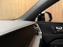 Volvo XC60 B5 Plus Dark | Trekhaak | Schuifdak | Parkeercamera | Stoelverwarming | Lederen Dashboard | Elektrische voorstoelen geheugen | Google Infotainment | R-Design contourstoelen met wit stiksel en bies | Zitting verlenging voorstoelen | Offblack hemelbekleding | Keyelss Drive | 21 Inch | Cruise Control | Elektrisch bedienbare achterklep | Draadloos telefoon opladen | Parkeersensoren voor+achter | Privacy Glass | DAB Radio | Alarm Klasse III | Apple Carplay/Android Auto | Volvo On Call met mobiele App functie | Thunder Grey Metallic |