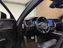 Volvo XC60 B5 Plus Dark | Trekhaak | Schuifdak | Parkeercamera | Stoelverwarming | Lederen Dashboard | Elektrische voorstoelen geheugen | Google Infotainment | R-Design contourstoelen met wit stiksel en bies | Zitting verlenging voorstoelen | Offblack hemelbekleding | Keyelss Drive | 21 Inch | Cruise Control | Elektrisch bedienbare achterklep | Draadloos telefoon opladen | Parkeersensoren voor+achter | Privacy Glass | DAB Radio | Alarm Klasse III | Apple Carplay/Android Auto | Volvo On Call met mobiele App functie | Thunder Grey Metallic |