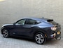 Ford Mustang Mach-E Extended Premium AWD 98 kWh | 94% SOH | Panoramadak | Trekhaak afneembaar | Lederen bekleding | 360 camera | Bang&Olufsen | 19 inch velgen | Adaptieve cruise | Elektrische achterklep | Dodehoekdetectie | LED | DAB | Keyless | Dealeronderhouden