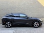 Ford Mustang Mach-E Extended Premium AWD 98 kWh | 94% SOH | Panoramadak | Trekhaak afneembaar | Lederen bekleding | 360 camera | Bang&Olufsen | 19 inch velgen | Adaptieve cruise | Elektrische achterklep | Dodehoekdetectie | LED | DAB | Keyless | Dealeronderhouden