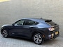 Ford Mustang Mach-E Extended Premium AWD 98 kWh | 94% SOH | Panoramadak | Trekhaak afneembaar | Lederen bekleding | 360 camera | Bang&Olufsen | 19 inch velgen | Adaptieve cruise | Elektrische achterklep | Dodehoekdetectie | LED | DAB | Keyless | Dealeronderhouden