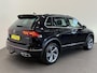 Volkswagen Tiguan 1.4 TSI eHybrid R-Line Business+ Automaat Trekhaak Panoramadak Navigatie IQ Light Stoel en Stuurverwarming Draadloze telefoonlader Digital Cockpit Climate Control Parkeersensoren 19 Inch