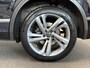 Volkswagen Tiguan 1.4 TSI eHybrid R-Line Business+ Automaat Trekhaak Panoramadak Navigatie IQ Light Stoel en Stuurverwarming Draadloze telefoonlader Digital Cockpit Climate Control Parkeersensoren 19 Inch