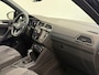 Volkswagen Tiguan 1.4 TSI eHybrid R-Line Business+ Automaat Trekhaak Panoramadak Navigatie IQ Light Stoel en Stuurverwarming Draadloze telefoonlader Digital Cockpit Climate Control Parkeersensoren 19 Inch