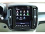 Volvo XC40 B4 Plus Dark | Panoramisch schuif-/ kanteldak | Harman Kardon | 360 graden camera | Elektrisch verstelbare voorstoelen met geheugenfunctie | Stoel-/ stuurwielverwarming | Extra getint glas | Volvo guard | Lighting pakket | 20 inch. lichtmetalen velgen | Verwarmde achterbank | Pilot assist
