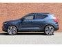 Volvo XC40 B4 Plus Dark | Panoramisch schuif-/ kanteldak | Harman Kardon | 360 graden camera | Elektrisch verstelbare voorstoelen met geheugenfunctie | Stoel-/ stuurwielverwarming | Extra getint glas | Volvo guard | Lighting pakket | 20 inch. lichtmetalen velgen | Verwarmde achterbank | Pilot assist