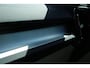 Volvo XC40 B4 Plus Dark | Panoramisch schuif-/ kanteldak | Harman Kardon | 360 graden camera | Elektrisch verstelbare voorstoelen met geheugenfunctie | Stoel-/ stuurwielverwarming | Extra getint glas | Volvo guard | Lighting pakket | 20 inch. lichtmetalen velgen | Verwarmde achterbank | Pilot assist