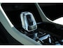 Volvo XC40 B4 Plus Dark | Panoramisch schuif-/ kanteldak | Harman Kardon | 360 graden camera | Elektrisch verstelbare voorstoelen met geheugenfunctie | Stoel-/ stuurwielverwarming | Extra getint glas | Volvo guard | Lighting pakket | 20 inch. lichtmetalen velgen | Verwarmde achterbank | Pilot assist