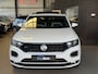 Volkswagen T-Roc 1.5 TSI R-LINE | PANO | LED | Adaptive CC | Camera | Winter-pakket | LED |Key-less  Interesse, Proefrit? Bel of app met: 06-24 28 28 42 / 06-42130156