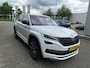 Skoda Kodiaq 1.5 TSI Sportline Business Airco | Achteruitrijcamera | Alcantara Bekleding | Trekhaak Uitklapbaar | Sportline | DSG | Cruise Control | Electronic Climate Control | Elektrisch Verstelbare Stoelen | Navigatiesysteem | Parkeersensor Voor en Achter | Stuurwiel Multifunctioneel | Stoelverwarming | Glazen Panoramadak