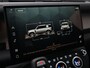 Land Rover Defender 2.0 P300e PHEV S Forest Edition | Comfort Pack | Convenience Pack | ClearSight binnenspiegel | Meridian Sound System | Panoramadak |