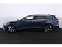 Volvo V60 B3 Core - IntelliSafe Assist & Surround - Parkeercamera achter - Verwarmde voorstoelen, stuur & achterbank - Parkeersensoren voor & achter - Extra getint glas - Elektr. inklapbare trekhaak - 18' LMV