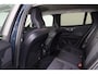Volvo V60 B3 Core - IntelliSafe Assist & Surround - Parkeercamera achter - Verwarmde voorstoelen, stuur & achterbank - Parkeersensoren voor & achter - Extra getint glas - Elektr. inklapbare trekhaak - 18' LMV