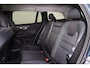 Volvo V60 B3 Core - IntelliSafe Assist & Surround - Parkeercamera achter - Verwarmde voorstoelen, stuur & achterbank - Parkeersensoren voor & achter - Extra getint glas - Elektr. inklapbare trekhaak - 18' LMV