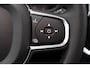 Volvo V60 B3 Core - IntelliSafe Assist & Surround - Parkeercamera achter - Verwarmde voorstoelen, stuur & achterbank - Parkeersensoren voor & achter - Extra getint glas - Elektr. inklapbare trekhaak - 18' LMV