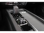 Volvo V60 B3 Core - IntelliSafe Assist & Surround - Parkeercamera achter - Verwarmde voorstoelen, stuur & achterbank - Parkeersensoren voor & achter - Extra getint glas - Elektr. inklapbare trekhaak - 18' LMV