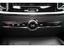 Volvo V60 B3 Core - IntelliSafe Assist & Surround - Parkeercamera achter - Verwarmde voorstoelen, stuur & achterbank - Parkeersensoren voor & achter - Extra getint glas - Elektr. inklapbare trekhaak - 18' LMV