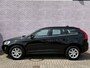 Volvo XC60 2.4 D4 Summum 5 Cilinder! | Trekhaak | 2.000KG Trekgewicht | 5 Cilinder! | Adaptieve Cruise | Blind spot | Stoelverwarming | Elektrisch bedienbare achterklep | Parkeersensoren V+A | High Performance Audio | Navigatie |