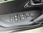 Peugeot e-2008 SUV EV GT Pack 50 kWh 136pk | Accu 93% | Navigatie | Panoramisch schuif-kanteldak | Achteruitrijcamera | Sportstoelen leder/alcantara | Stoelverwarming | Full Led koplampen | 3D Cockpit | Keyless | Adaptieve Cruise Control | Dodehoeksensor | Apple Carplay / Android Auto | DAB+ radio | Draadloze telefoonlader | Donker getint glas | 18" lichtmetalen velgen |