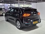 Kia Niro EV e-Niro DynamicPlusLine 64 kWh SOH 100% Stoel en Stuur verwarming, Schuif kantel dak, Apple Carplay/Android Auto, Navigatie, Camera.