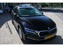 Skoda Octavia Combi 1.5 TSI MHEV Carplay, Achteruitrijcamera, Stoel/Stuurverwarming, ACC, ECC, Parksens V en A, 16" LMV