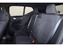 Volvo EX40 Single Motor Extended Range Business Ed. 82 kWh - IntelliSafe Assist & Surround - Parkeercamera achter - Harman/Kardon audio - Verwarmde voorstoelen & stuur - Parkeersensoren voor & achter - Draadloze tel. lader - Warmtepomp - Extra getint glas - 19' LMV