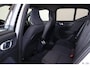 Volvo EX40 Single Motor Extended Range Business Ed. 82 kWh - IntelliSafe Assist & Surround - Parkeercamera achter - Harman/Kardon audio - Verwarmde voorstoelen & stuur - Parkeersensoren voor & achter - Draadloze tel. lader - Warmtepomp - Extra getint glas - 19' LMV
