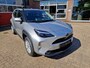 Toyota Yaris Cross 1.5 Hybrid 115 Active SAFETY/DODE HOEK/PARKEERSENSOREN/STOEL-/STUUR EN VOORRUIT VERW.