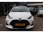 Toyota Yaris 1.5 Hybrid EXECUTIVE NL.AUTO PANODAK AFN.TREKHAAK ALL SEASONS HEAD-UP DISPLAY JBL PARK.SENSOREN V+A DODEHOEK DETECTIE LED LUXE BEKLEDING STOEL&STUURVERW.
