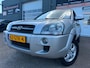 Hyundai Tucson 2.0i Style Executive met parkeersensoren en trekhaak en cruise controle en airco